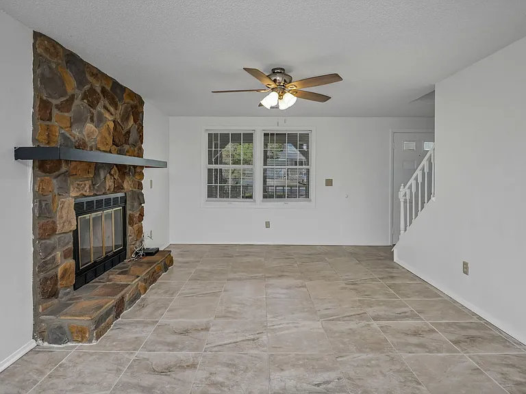 220 N Donar Dr — Photo 8