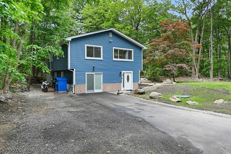 1st image of 51 Lakeside Dr NW