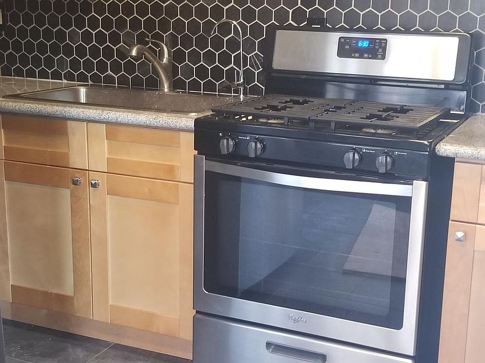 2nd image of 1352 S Dunsmuir Ave #2