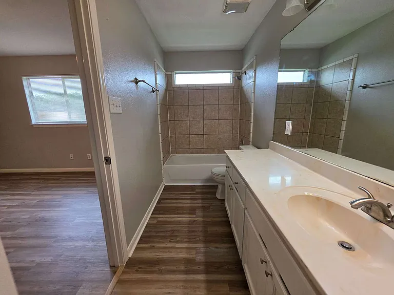 7202 Montgomery Dr — Photo 14
