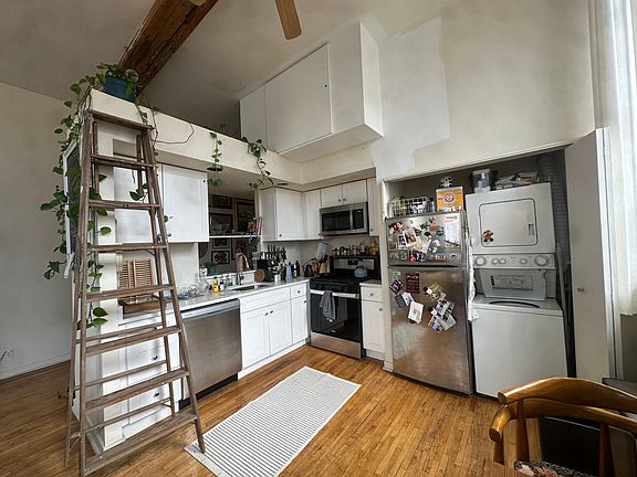 5th image of 2627 Brown St #111