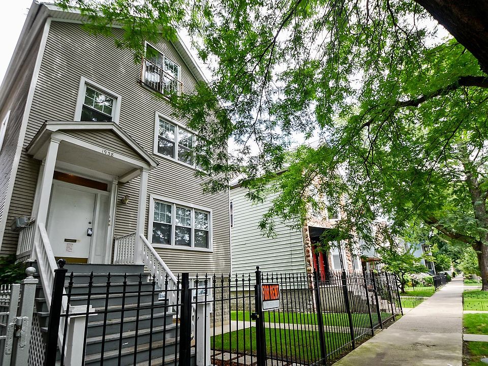 1st image of 1938 W Melrose St #1