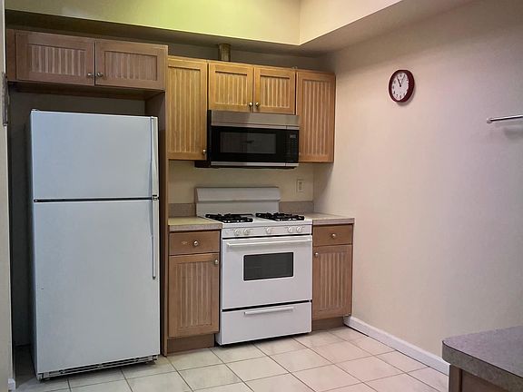 3rd image of 2777 Kennedy Blvd #2