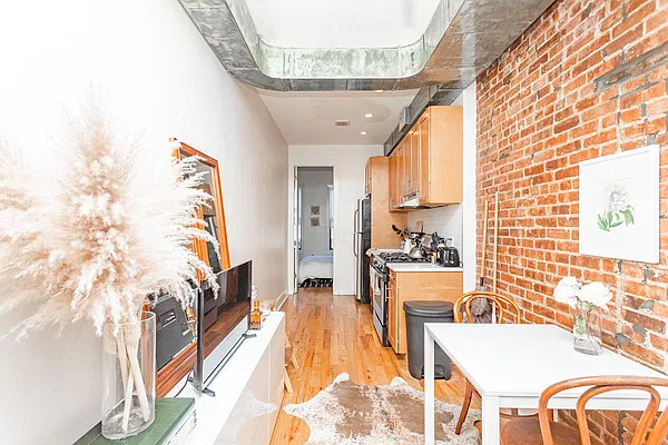 Rented by MySpaceNYC | media 22