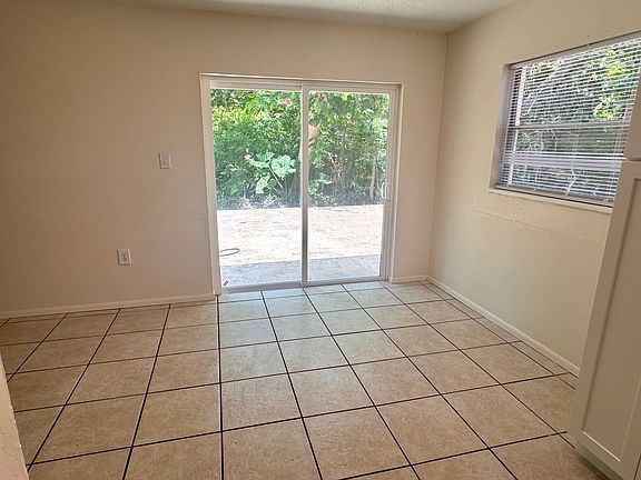 4th image of 940 Pearl Dr