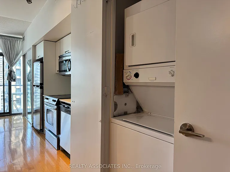 33 Charles St E #2210 — Photo 7