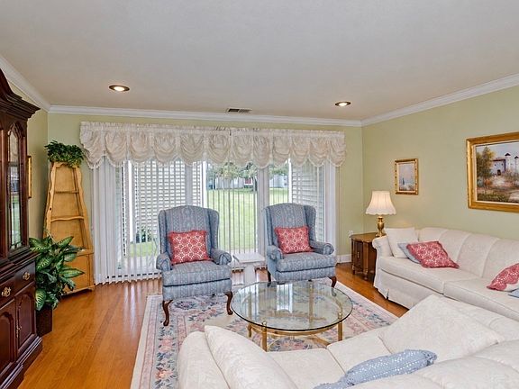4th image of 120 Nassau Dr #120