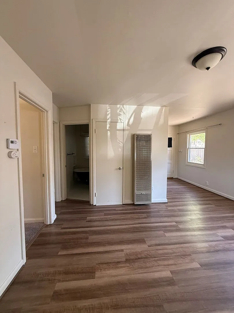 2 Bedroom 1 Bathroom Single Family Home just minutes to the historic Sonoma Plaza — Photo 3