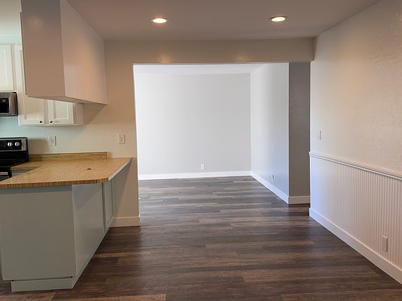 3rd image of 3293 Roland Dr