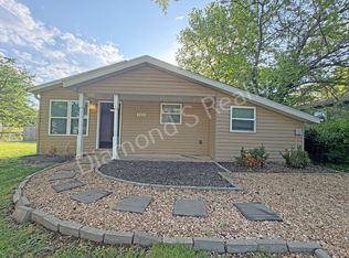 1152 S Hillcrest Ave, Springfield, MO 65802