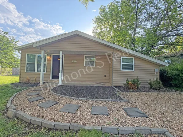 1152 S Hillcrest Ave, Springfield, MO 65802