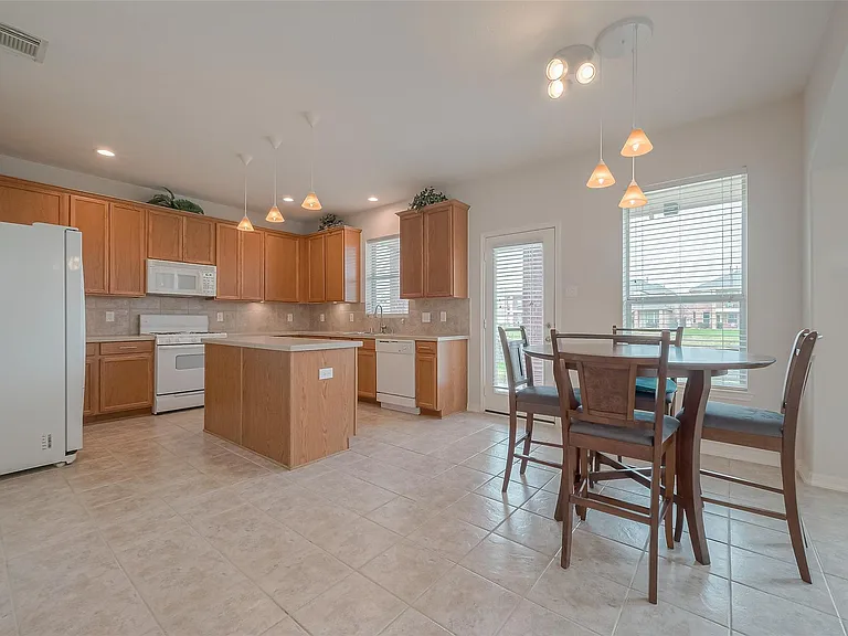 18118 Billabong Crescent Ct — Photo 14