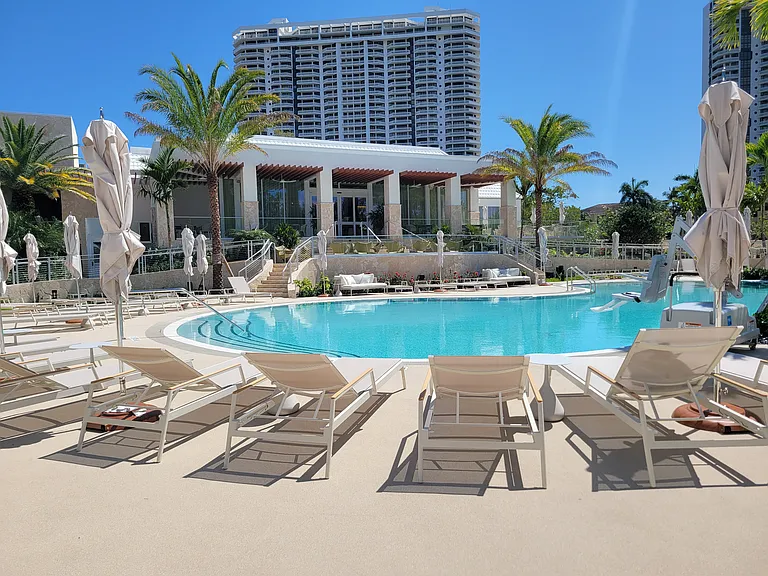 Island pool and restaurant