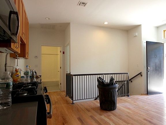 3rd image of 440 Irving Ave #1E