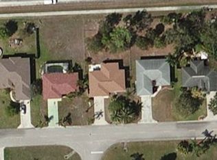 903 Grove Dr, Naples, FL 34120