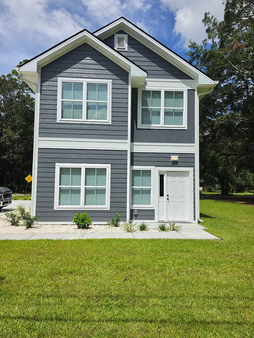 Charming 3 bed, 1.5 bath — Photo 1
