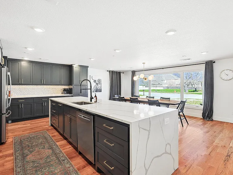 304 Bowie St — Photo 12