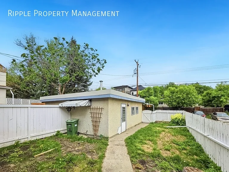 612 56th Ave SW #UPPER — Photo 24