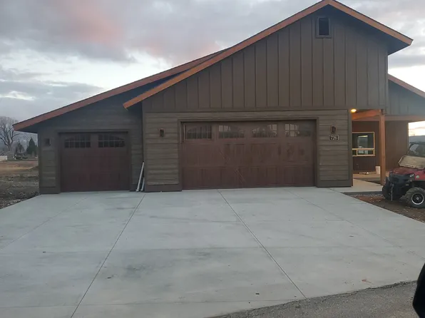 726 Cedar Springs Dr, Thayne, WY 83127