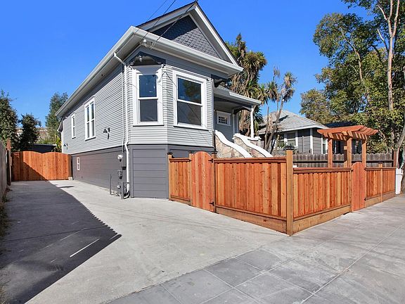3rd image of 107 Sebastopol Avenue