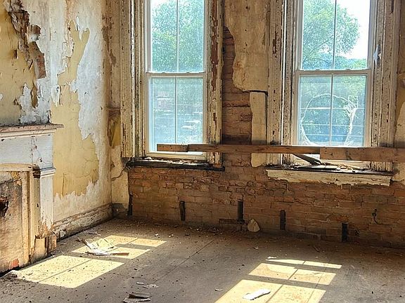 3rd image of 2137 Colerain Ave