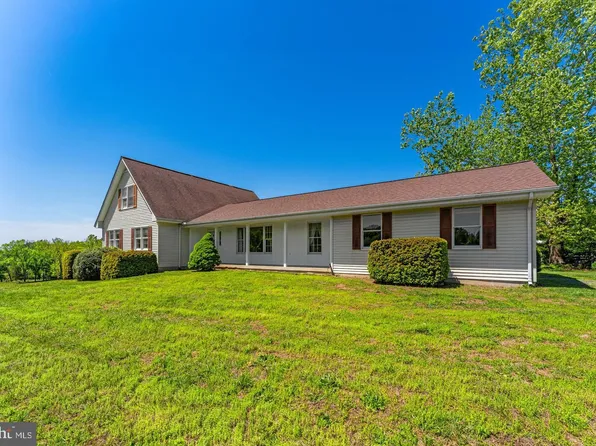 40297 Braddock Rd, Aldie, VA 20105
