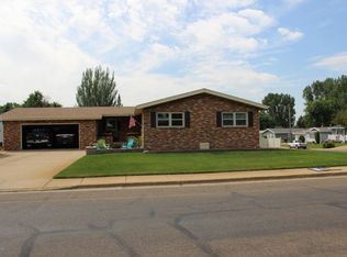 1207 Empire Rd, Dickinson, ND 58601