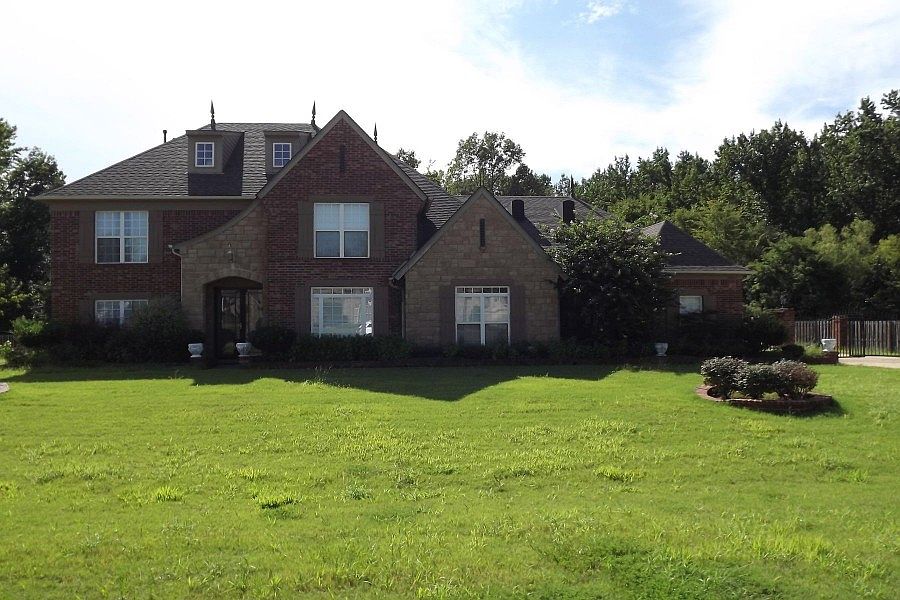 1st image of 5051 Royston Ln