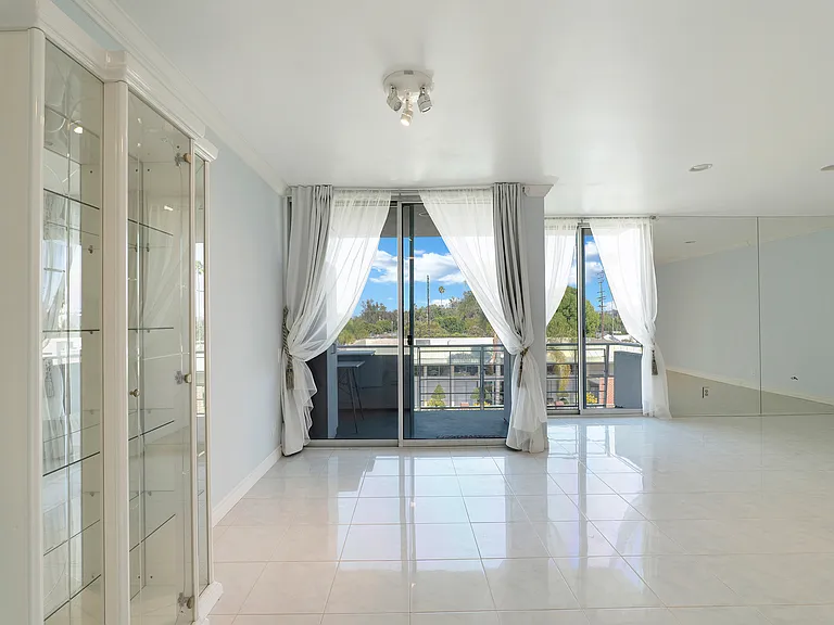 5301 Balboa Blvd #Q302 — Photo 11