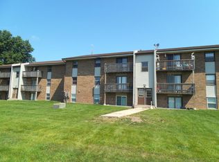 7614 N Cherryvale Blvd APT 103, Cherry Valley, IL 61016