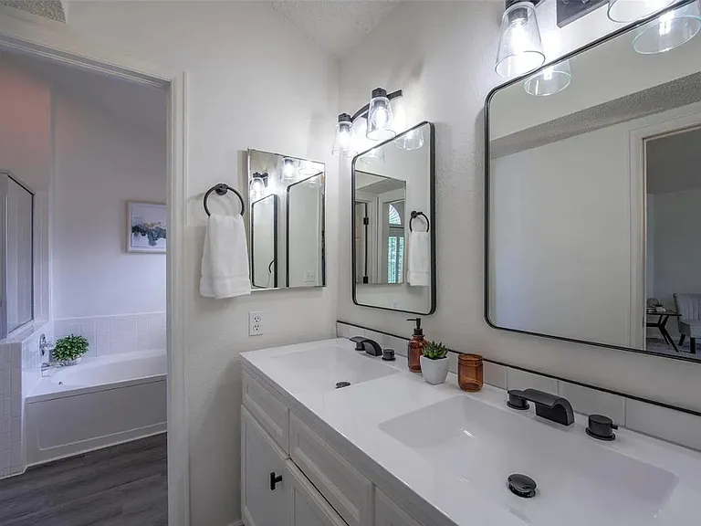 7618 Halleys Dr — Photo 16