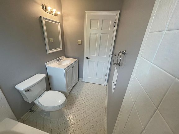 5th image of 1560 Woodbourne St