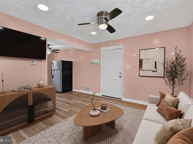 2437 Iverson St — Photo 4