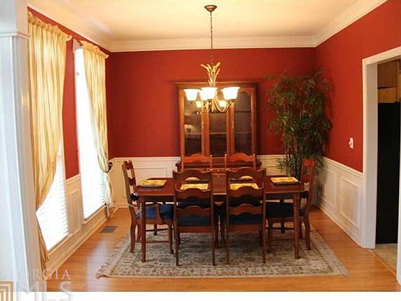 3rd image of 1009 Cambridge Ct