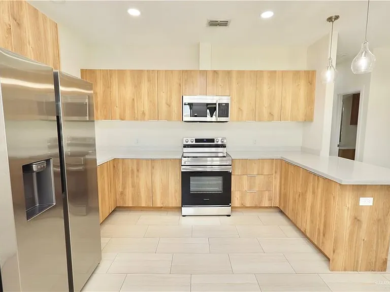 2612 E Israel Ave #A — Photo 3