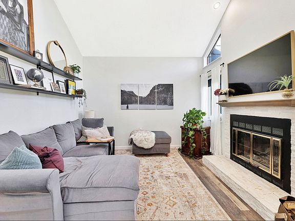 4th image of 2021 N Broadmoor St APT 601