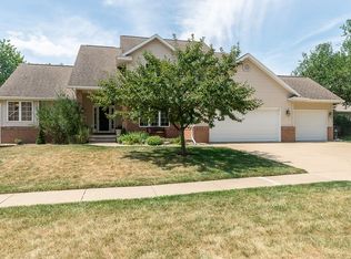 4117 Forest View Ct NE, Cedar Rapids, IA 52411