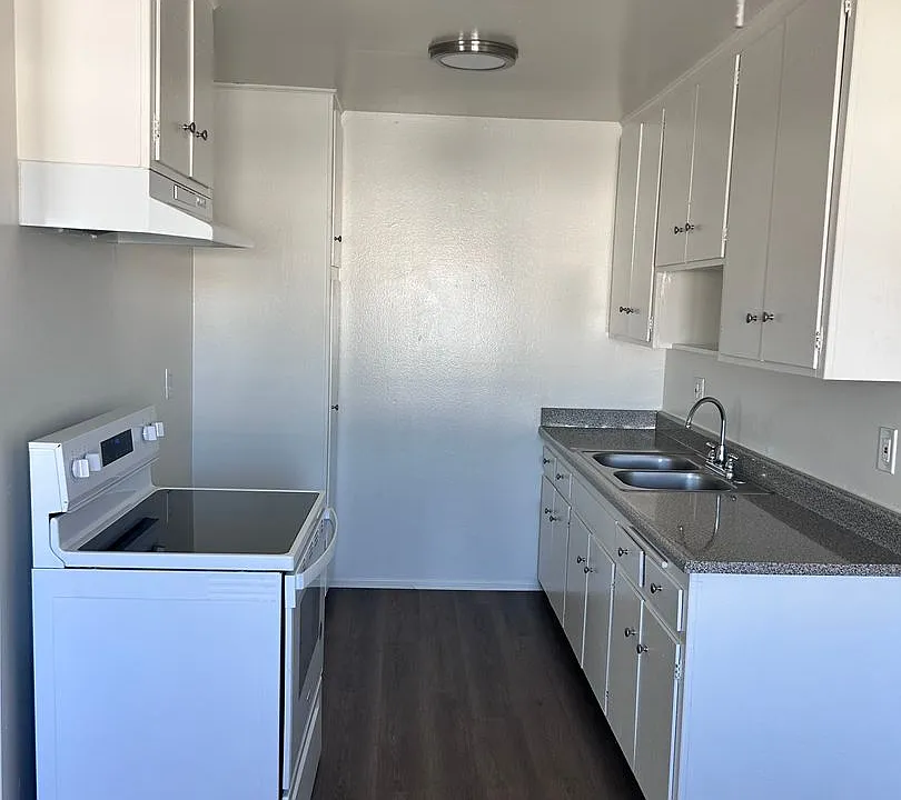 8351 Northgate Garden - Tragocon, LLC