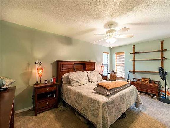 3rd image of 2476 NE Elaine St