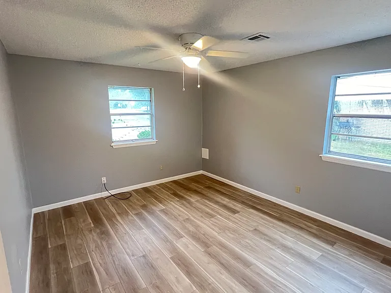 2706 N Ann Arbor Ave — Photo 14