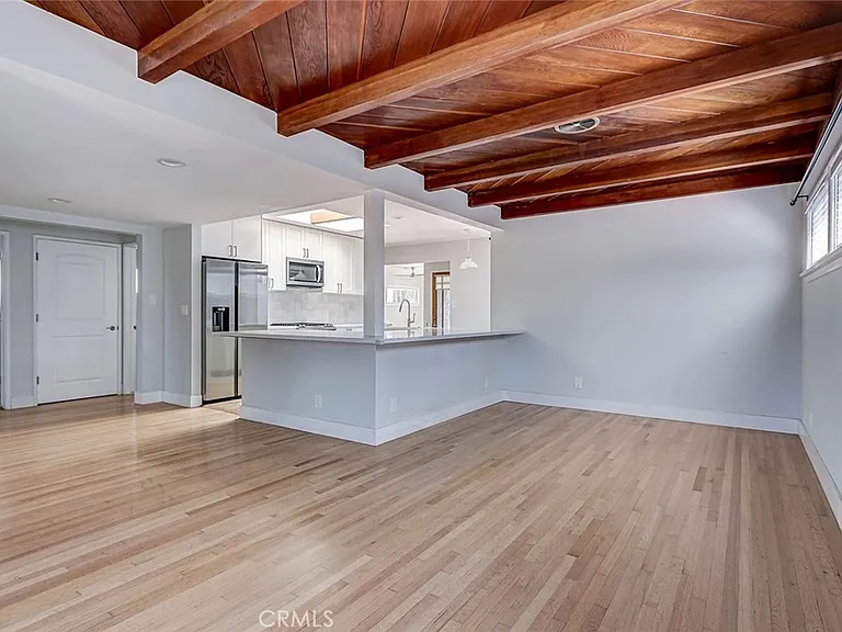 644 14th St — Photo 17