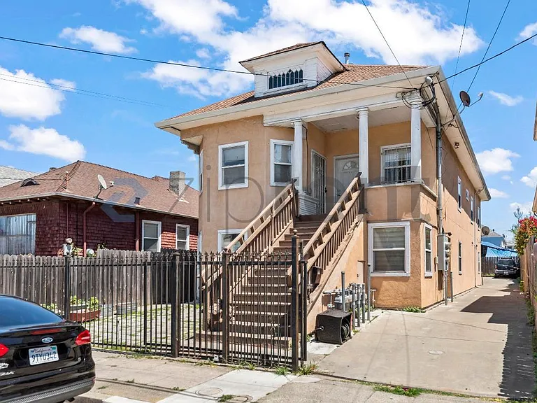 3312 Adeline St — Photo 1