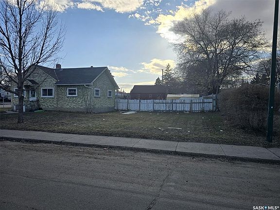 2nd image of 201 R AVENUE N