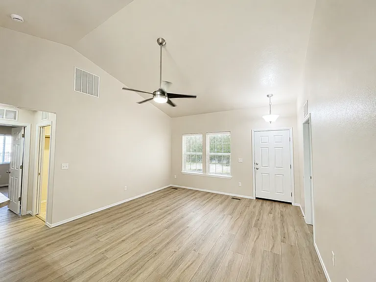6949 S Cheshire Ave — Photo 3