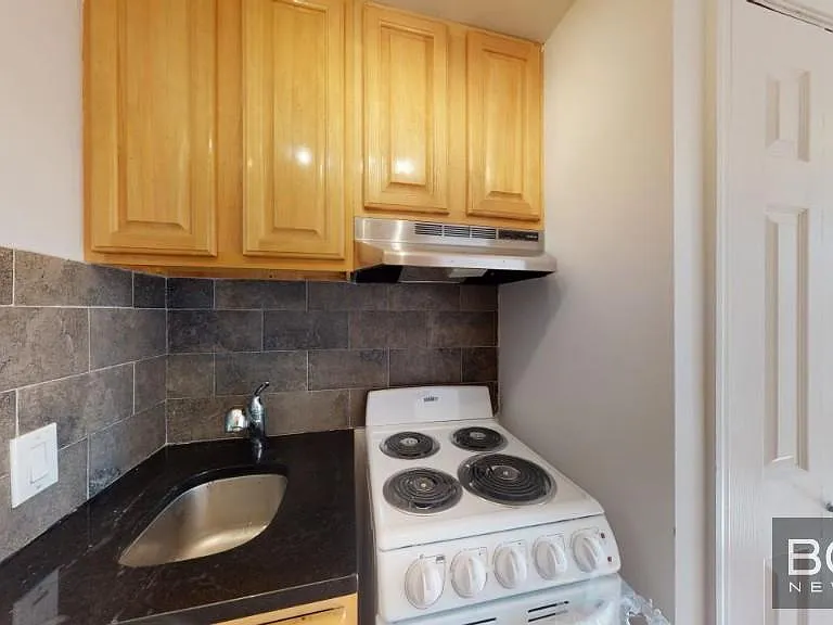 149 1st Ave #9F — Photo 4