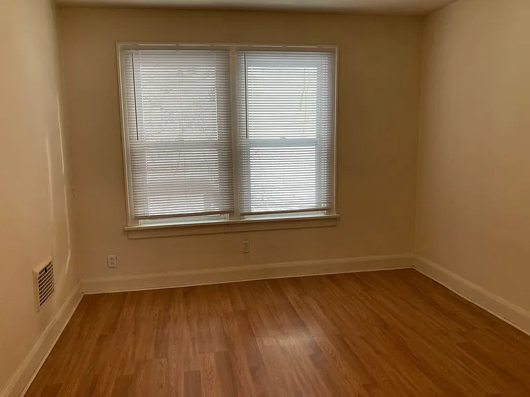 Beautiful One Bedroom in Swissvale!! — Photo 17