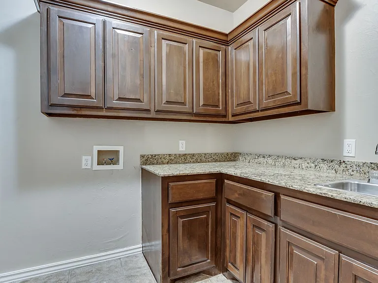 3341 Heritage Green Cir — Photo 32
