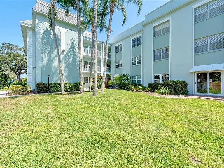 1706 Belleair Forest Dr #136 — Photo 35