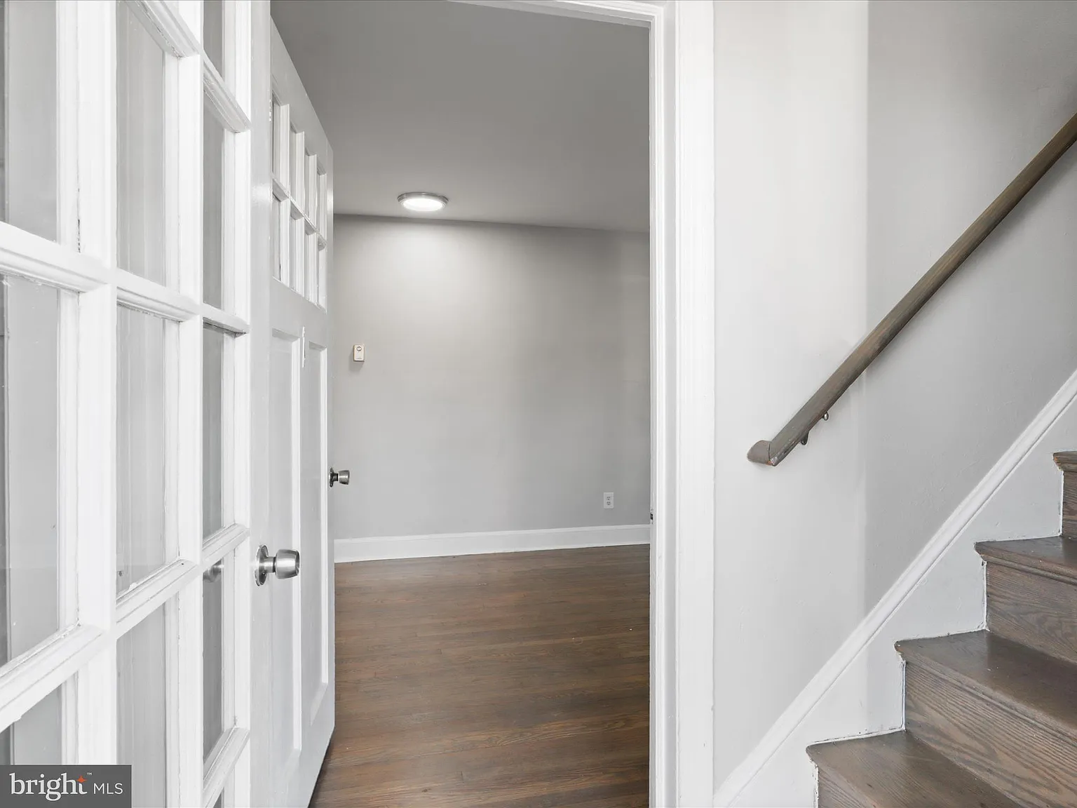 3 bed, 1.0 bath, 1067 sqft, $3,250 — Photo 3