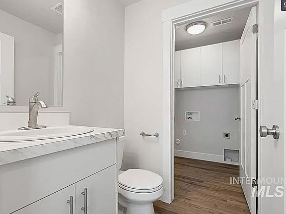 5th image of 118 Holly Ave #B